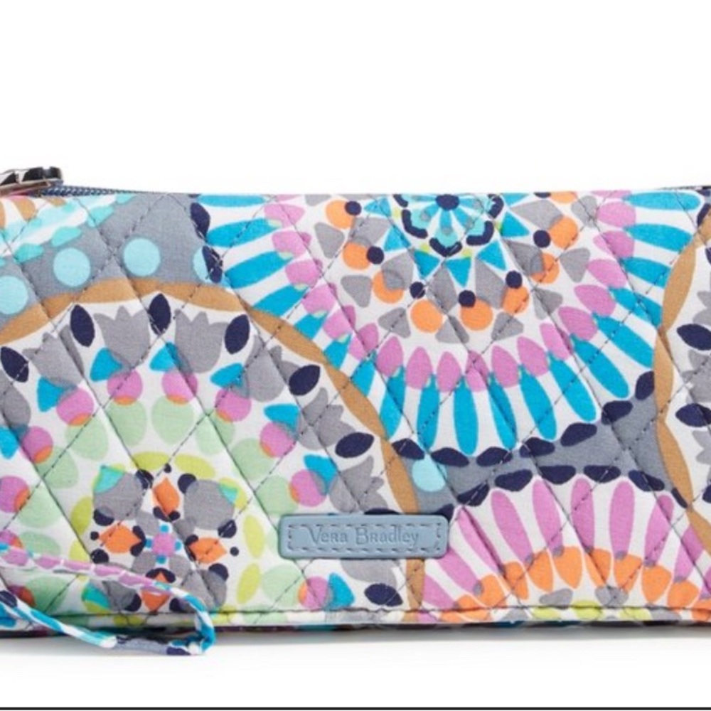 Vera Bradley Sunny Medallion Wristlet RDIF